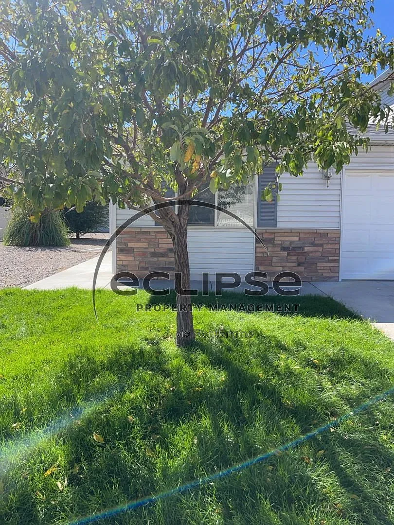 3 bed, 2.0 bath, 1088 sqft, $2,150 — Photo 2