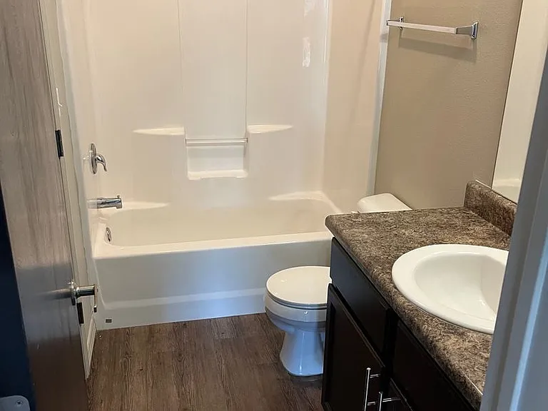 1014 E Walnut St — Photo 12