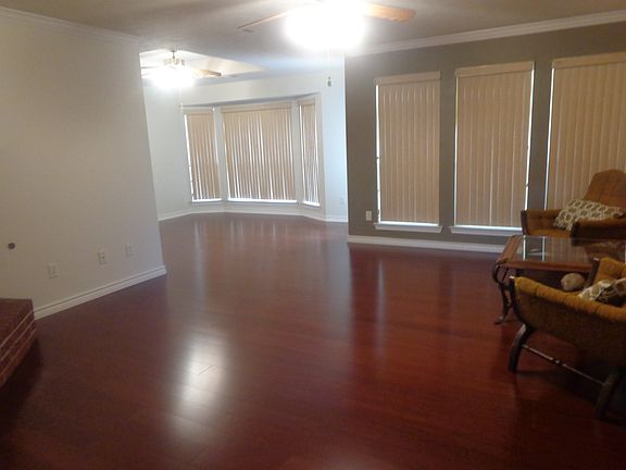 3rd image of 1305 Baywood Ln