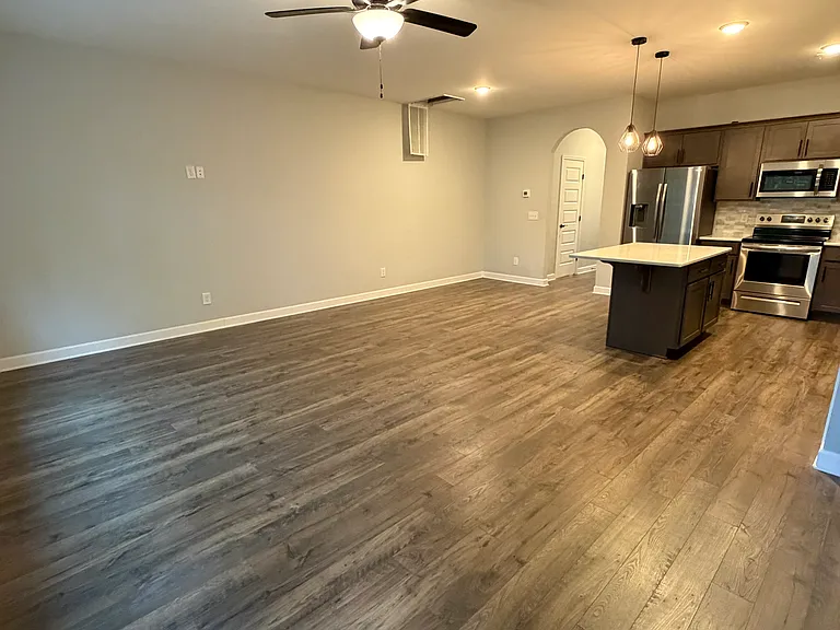 322 Banbury Dr — Photo 5