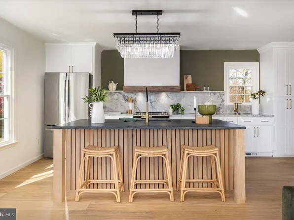 870 Elmwood Ct, Westminster, MD 21158