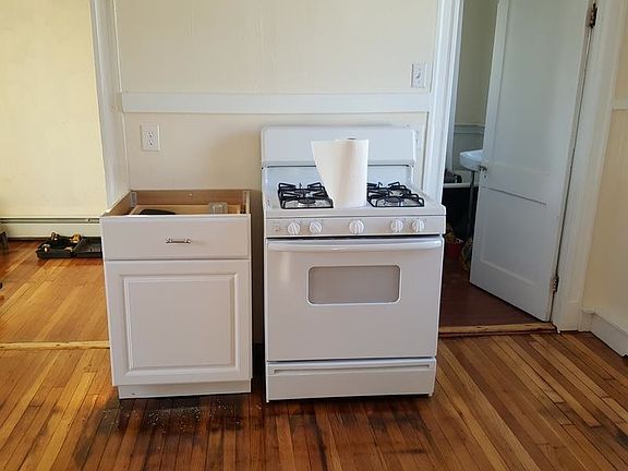 2nd image of 198 Cedar St #3