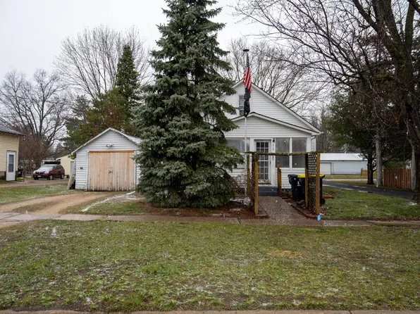 415 W Monroe St, Mauston, WI 53948