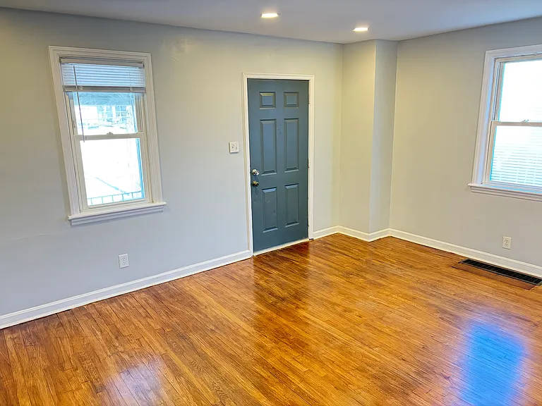 1718 Hunt Rd — Photo 4