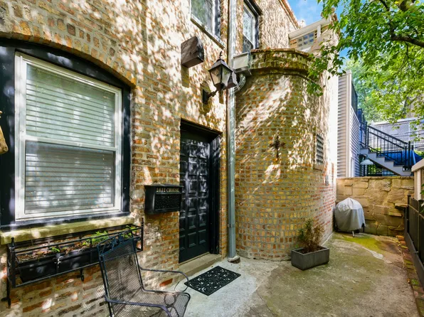 (undisclosed Address), Chicago, IL 60614