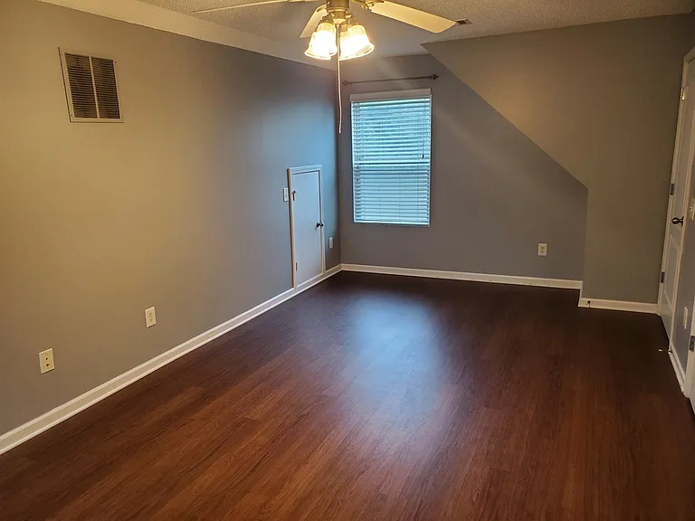 Additional photo of bedroom.