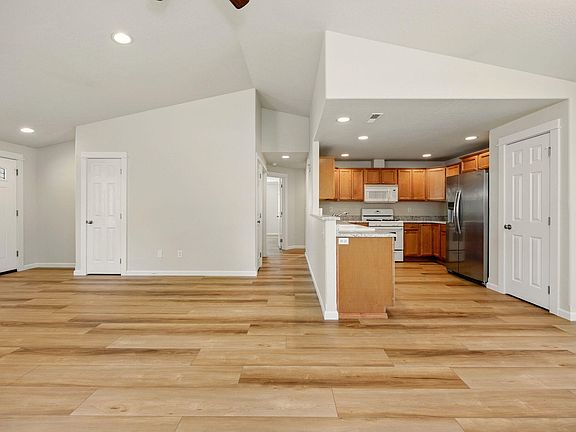 5th image of 28 Raywood Ct