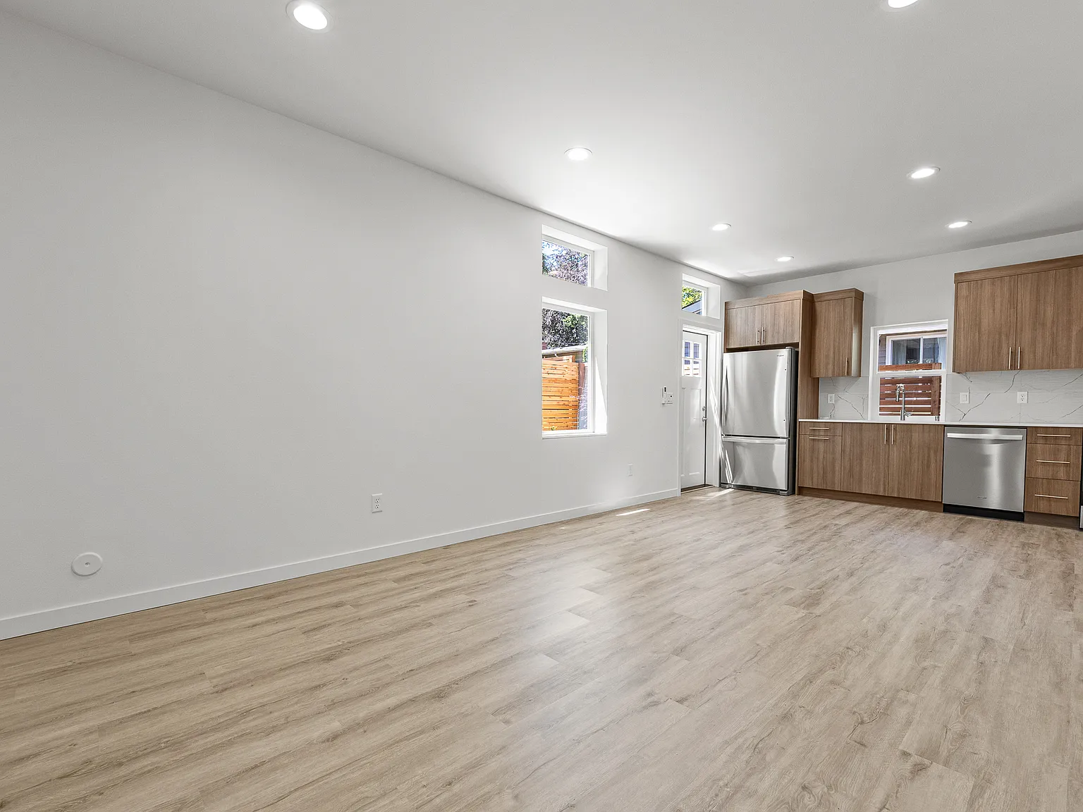 3 bed, 2.5 bath, 1117 sqft, $3,800 — Photo 3