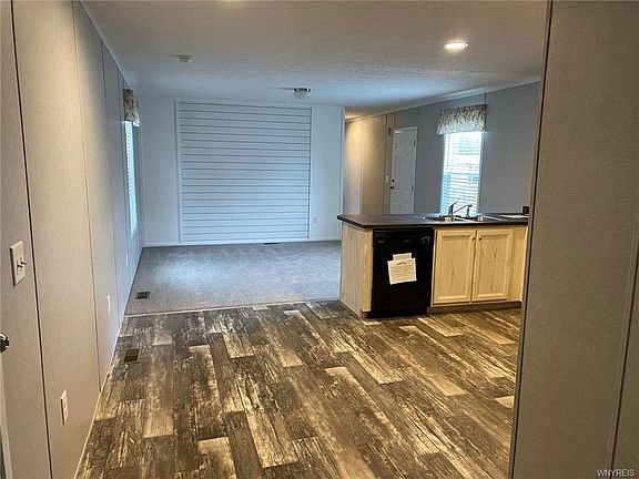5th image of 157 Aspen St