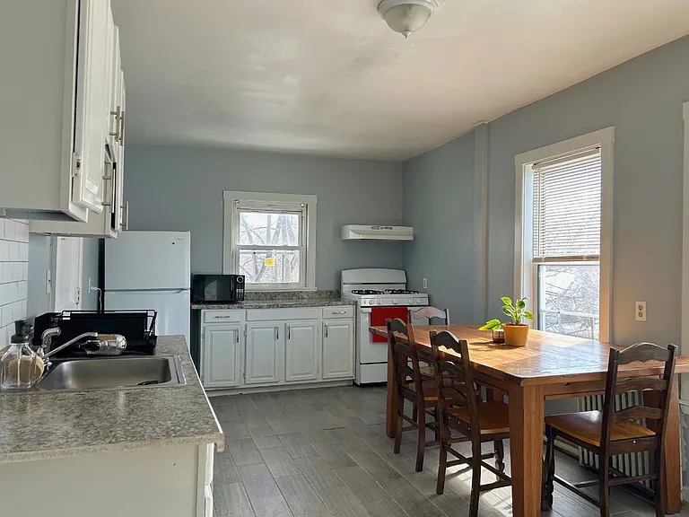 107 Cedar St #3 — Photo 5