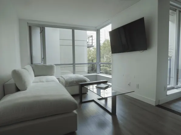 1082 Seymour St #312, Vancouver, BC V6B 1X9