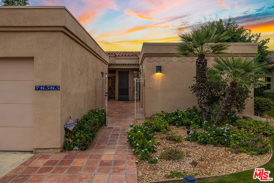 2 bed, 2.5 bath, 2072 sqft, $4,995 — Photo 3