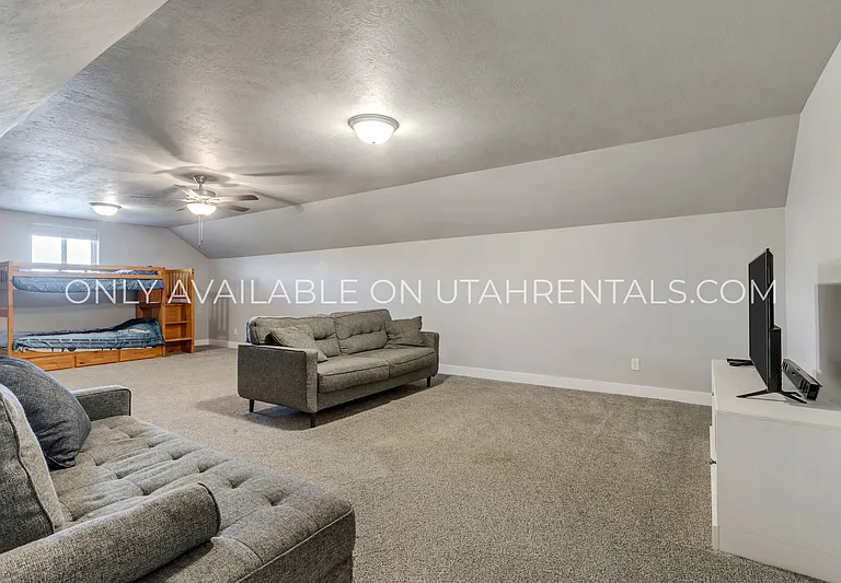 693 Spruce Way — Photo 24