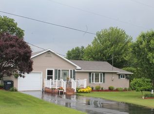 138 Broadwell Rd, Morrisonville, NY 12962