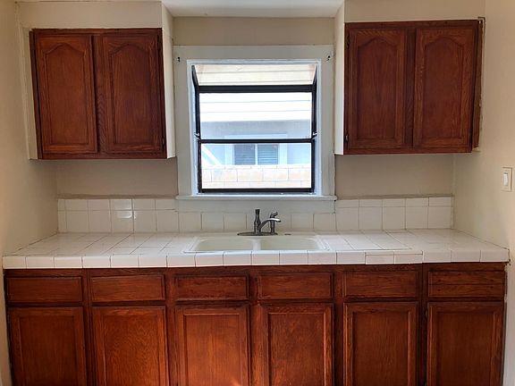 2nd image of 456 N Catalina Ave