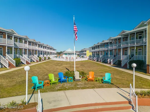 1515 E Beach Blvd APT 217, Pass Christian, MS 39571