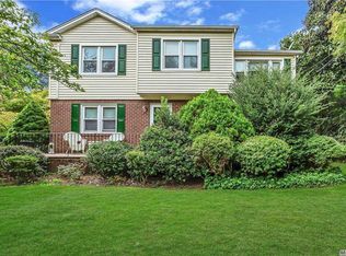 9 Gervais St, Glen Cove, NY 11542