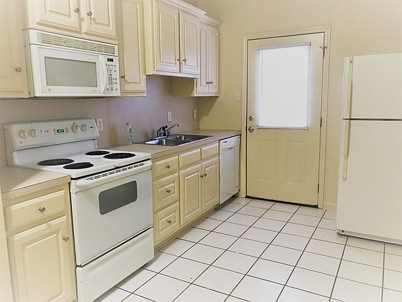 3rd image of 5610 Woodlawn Dr #A
