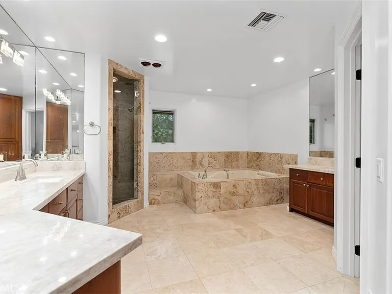 600 Cliff Dr — Photo 27