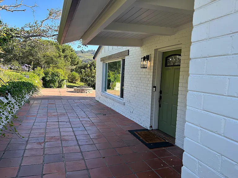 32 Seca Pl — Photo 2