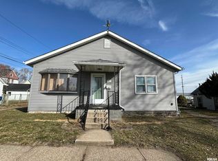 66 21st Ave N, Clinton, IA 52732