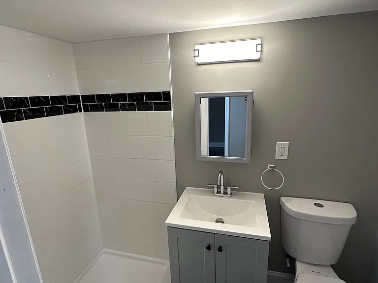 2804 E Cold Spring Ln — Photo 3