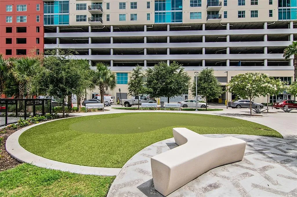 Building Photo - 1120 E Kennedy Blvd #1216