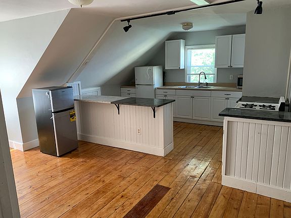 3rd image of 131 W Park St APT 3