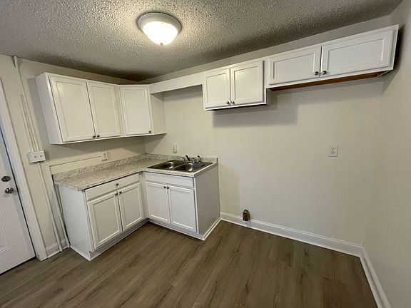 4th image of 402 S 10th St #C