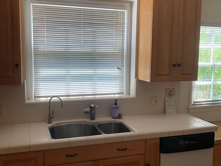 535 S Niagara St — Photo 7