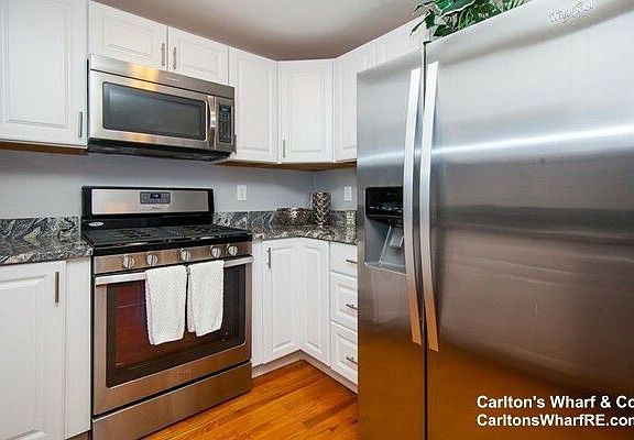 2nd image of 275 Chelsea St #2
