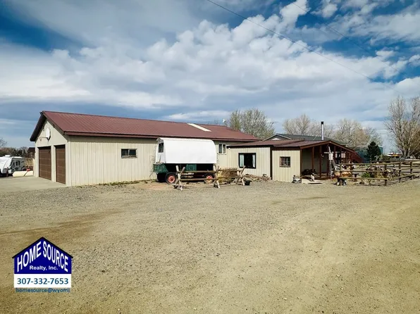 865 Paradise Valley Rd, Riverton, WY 82501