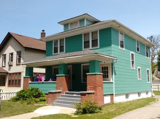 390 Prairie St, Elgin, IL 60120