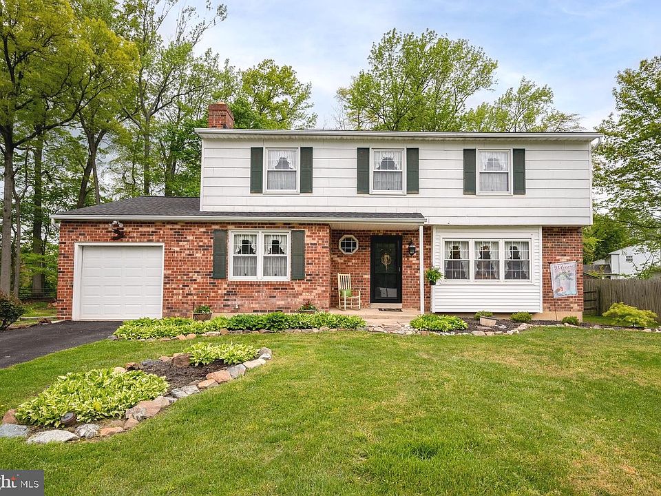 1st image of 3 Pierson Ct