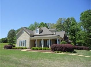 2603 W Lakeshore Dr, Starkville, MS 39759