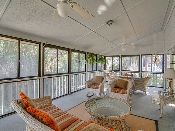 5th image of 11 Beachwood W