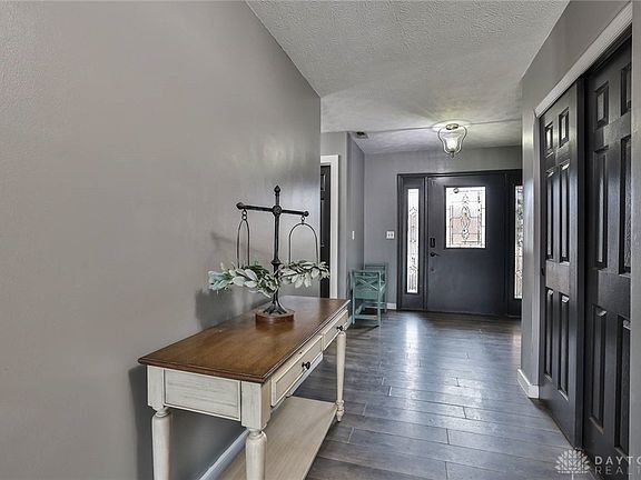 4th image of 8808 Deer Hollow Dr