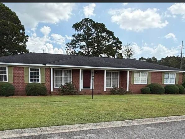 1613 Goff Cir