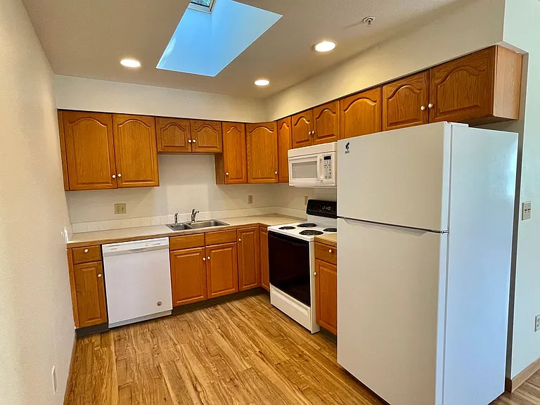 816 S College Ave — Photo 5