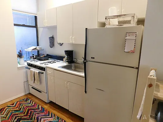 Rented by Anchor Associates | media 11