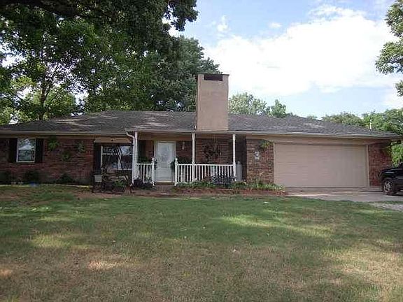 2nd image of 121 S Cimarron Dr