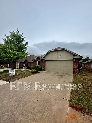 2401 Golden Ln Photo 1