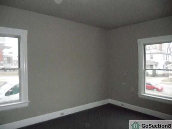 4th image of 2207 Maplewood Ave