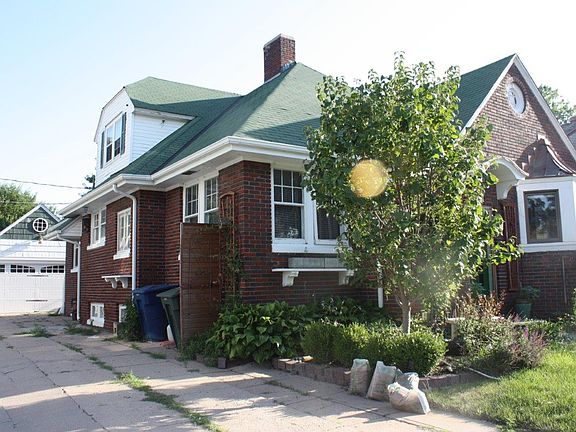 3rd image of 810 W 23rd St