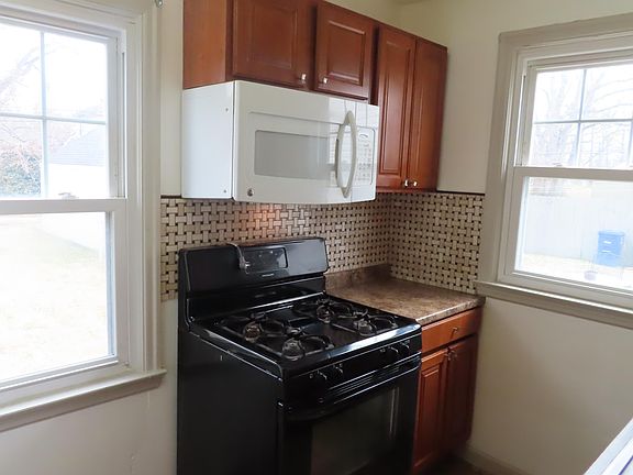 3rd image of 796 N Drexel Ave