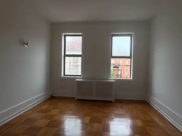 45 East Mosholu Parkway North image 4 of 11