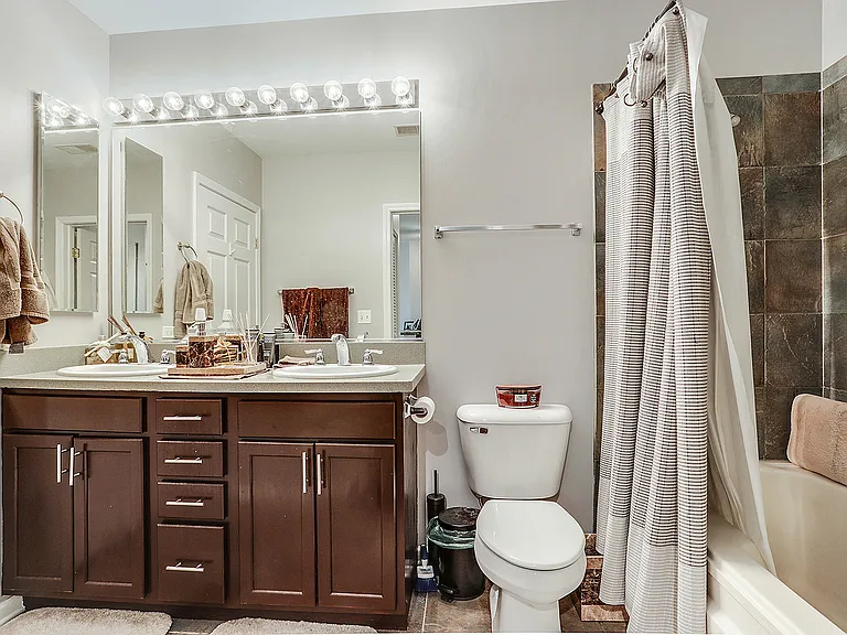 343 W Old Town Ct #710 — Photo 7