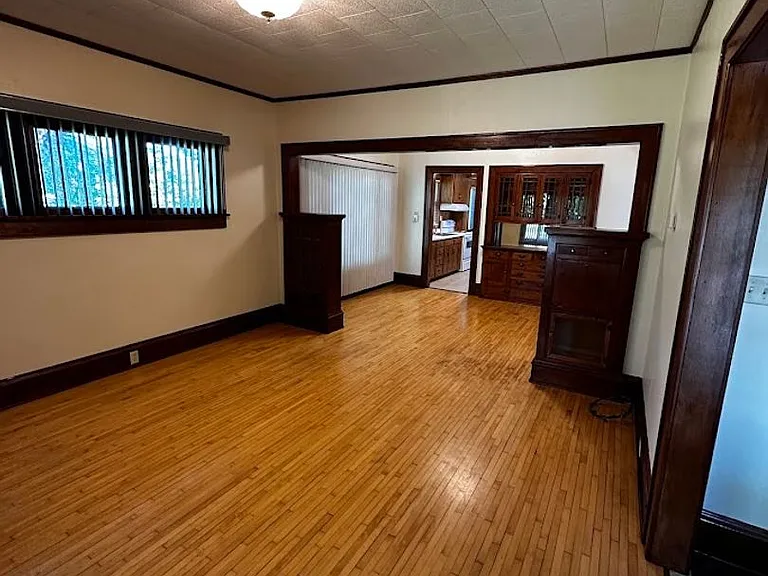 625 Iowa Ave NE — Photo 4