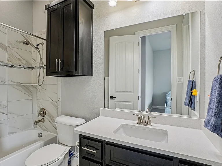 2nd bedroom ensuite bath