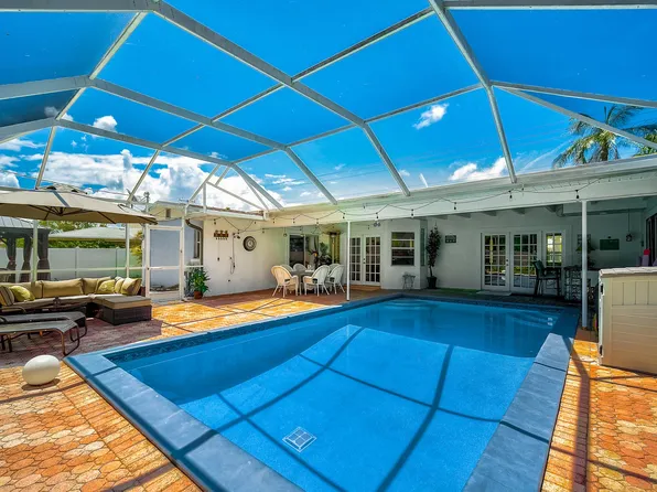 2825 Webber St, Sarasota, FL 34239